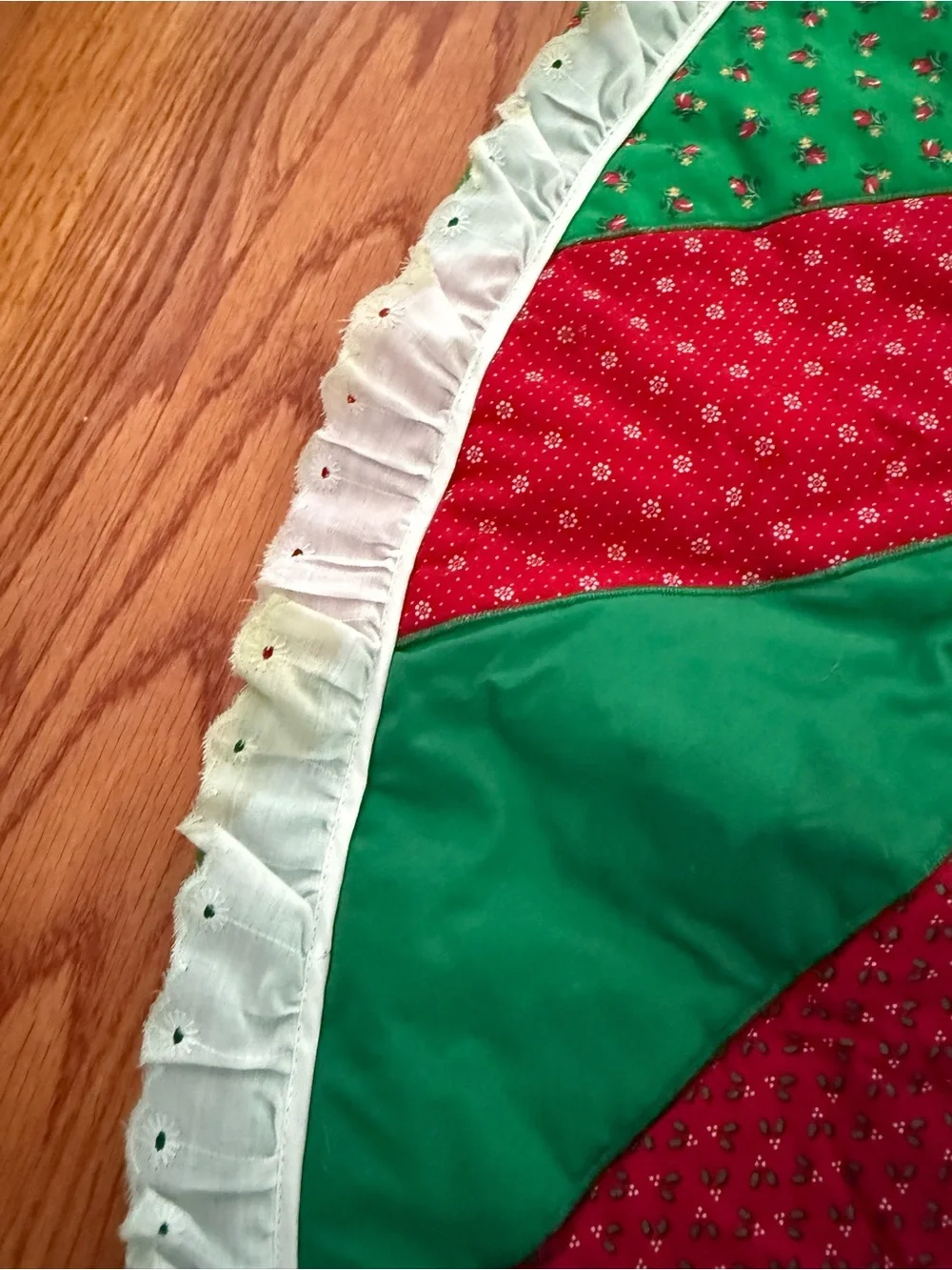 Vintage Handmade Patchwork Quilted Christmas Tree Skirt Ruffled Lace Quilt